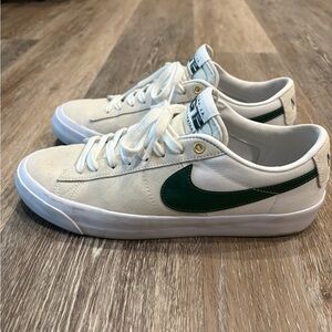 Nike Men's Cream and Green Sneakers